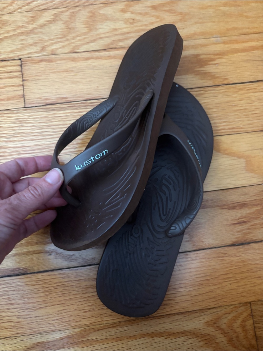 Kustom Surfer Brown Textured Rubber Flip Flop Sandals size 5.5/6